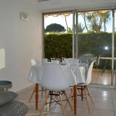 T2 En Rez-de-chaussee Avec Terrasse Et Parking A Saint-cyprien - Fr-1-225d-472 Apartment