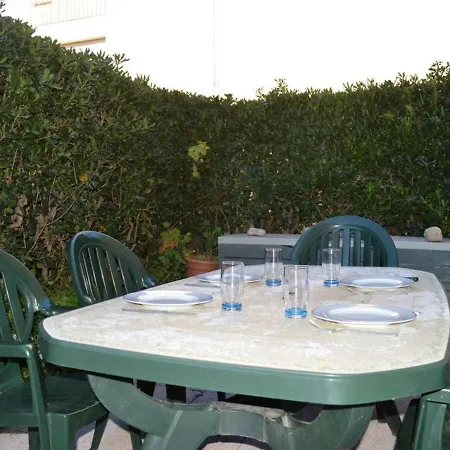 Apartment T2 En Rez-de-chaussee Avec Terrasse Et Parking A Saint-cyprien - Fr-1-225d-472
